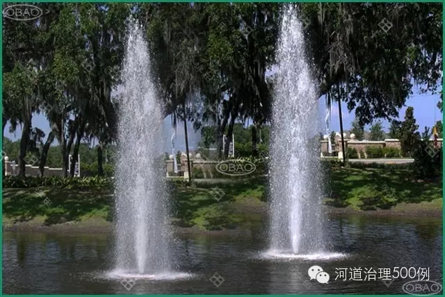 在公園內的浮水噴泉式曝氣機，活水增氧造景