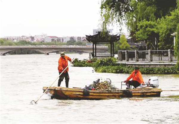 南通濠河水面保潔